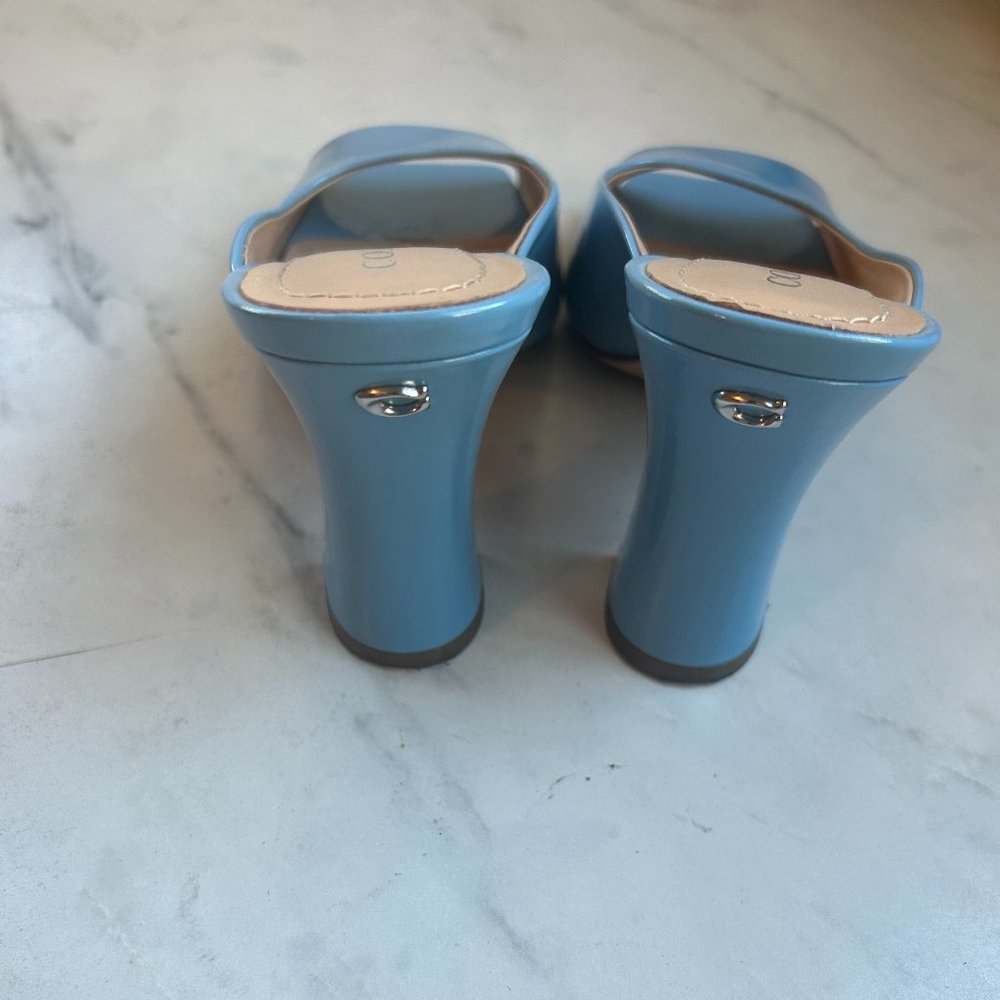 Coach Laurence Sandal - Picture 3 of 5